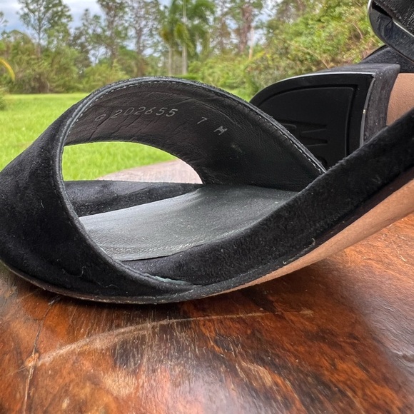 Women’s Stuart Weitzman Black Block Heel Buckle Style Suede Sandal SIZE 7 - Picture 11 of 11